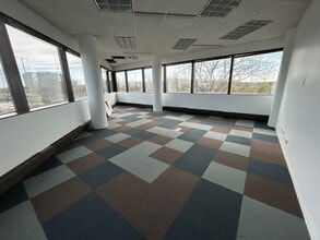 5202 Old Orchard Rd, Skokie, IL for lease Interior Photo- Image 2 of 6