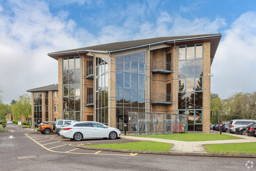 2M Siskin Dr, Coventry à louer - Photo du bâtiment - Image 2 de 8