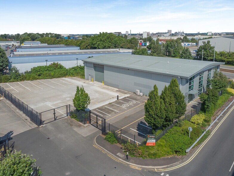 Central Trading Estate, Trafford Park, Manchester à louer - Photo du bâtiment - Image 2 de 10
