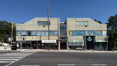 250 Eglinton Ave W, Toronto, ON à louer Photo du bâtiment- Image 1 de 9