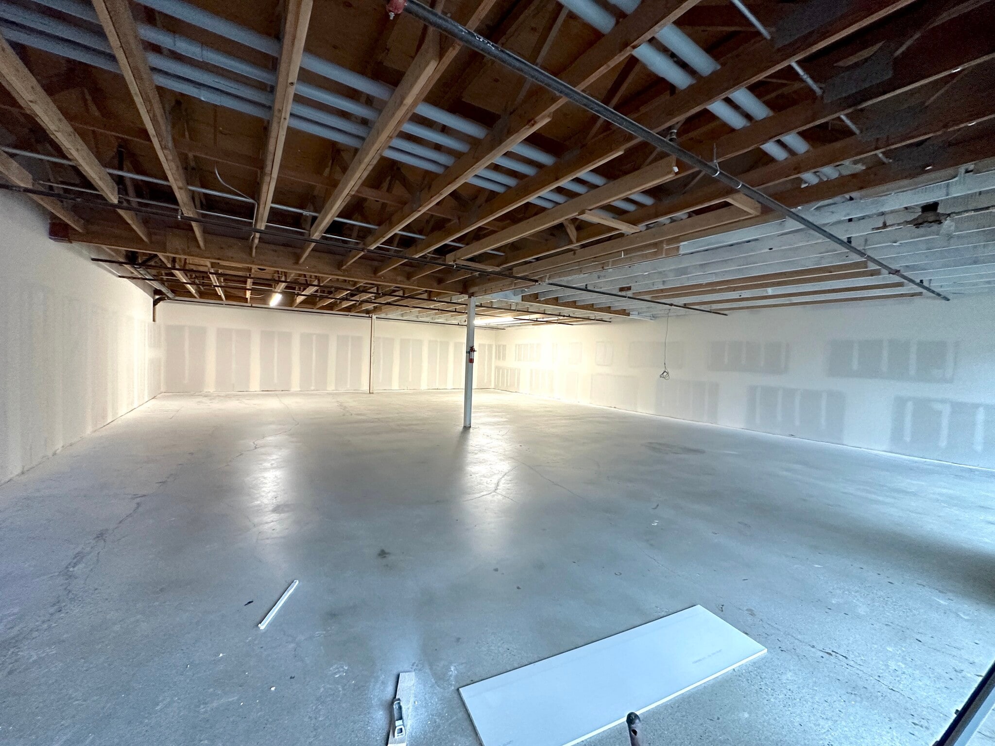 13433 NE 20th St, Bellevue, WA for lease Interior Photo- Image 1 of 2