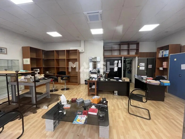Retail in Lyon for lease - Interior Photo - Image 3 of 4