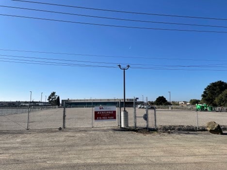 15725 Railroad Ave, San Lorenzo, CA à louer - Photo du bâtiment - Image 2 de 8