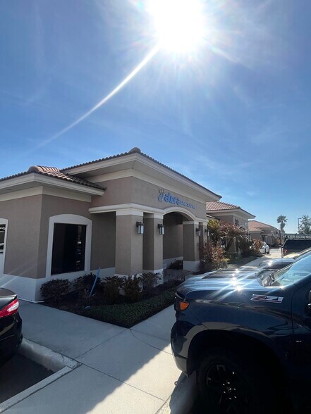 2320 North Blvd W, Davenport, FL à louer - Photo du bâtiment - Image 2 de 19
