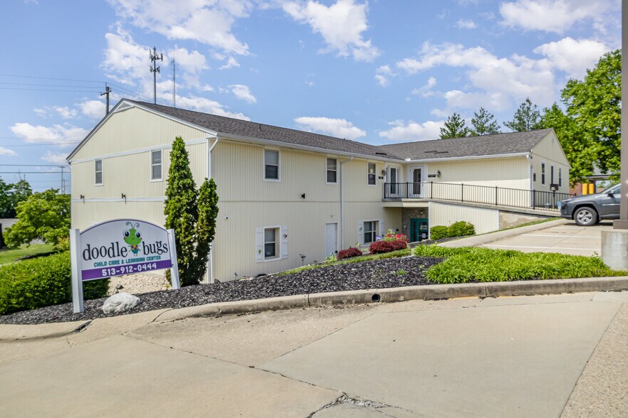 5552-5554 Cheviot Rd, Cincinnati, OH à vendre - Photo du bâtiment - Image 1 de 1