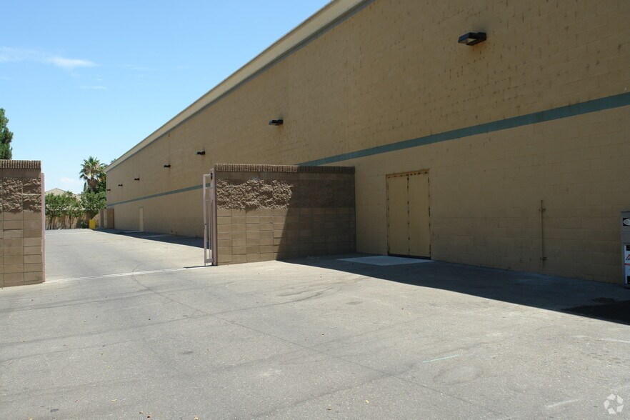 5000 Stockdale Hwy, Bakersfield, CA à louer - Photo du bâtiment - Image 2 de 3