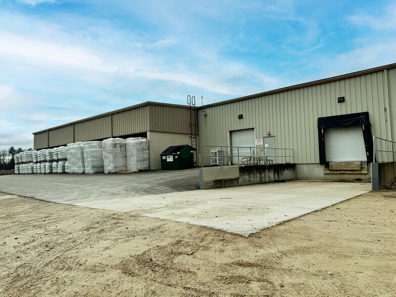 1313 E Green Bay St, Shawano, WI à louer - Photo du bâtiment - Image 2 de 6