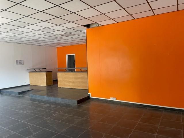 Retail in Moissy-Cramayel for lease Interior Photo- Image 1 of 3
