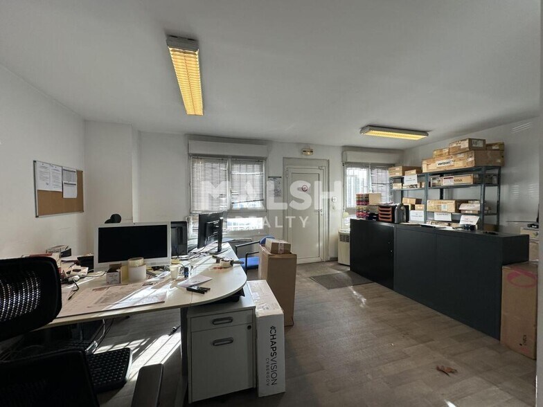 Flex in Vénissieux for lease - Interior Photo - Image 3 of 5