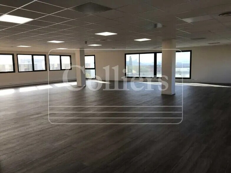 18 Rue Elie Pelas, Marseille à louer - Photo du bâtiment - Image 3 de 10