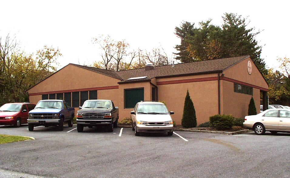 4211 Elmerton Ave, Harrisburg, PA for lease - Building Photo - Image 2 of 5
