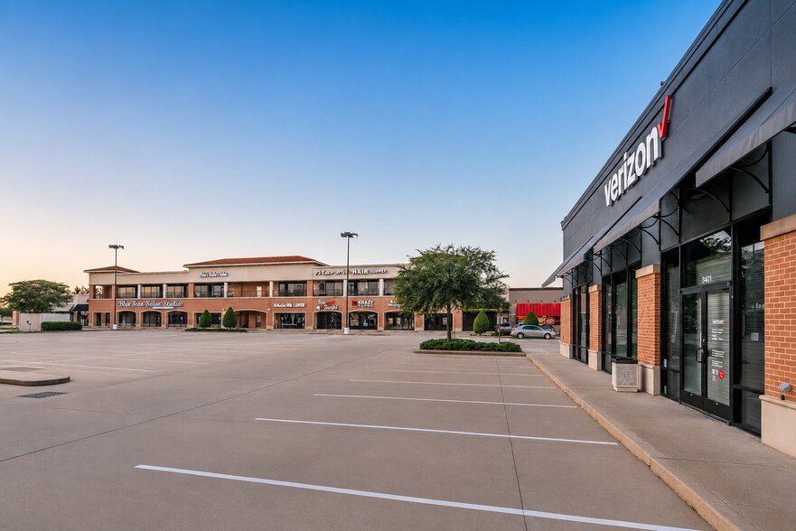 8401 Westheimer, Houston, TX à louer - Photo du bâtiment - Image 2 de 5