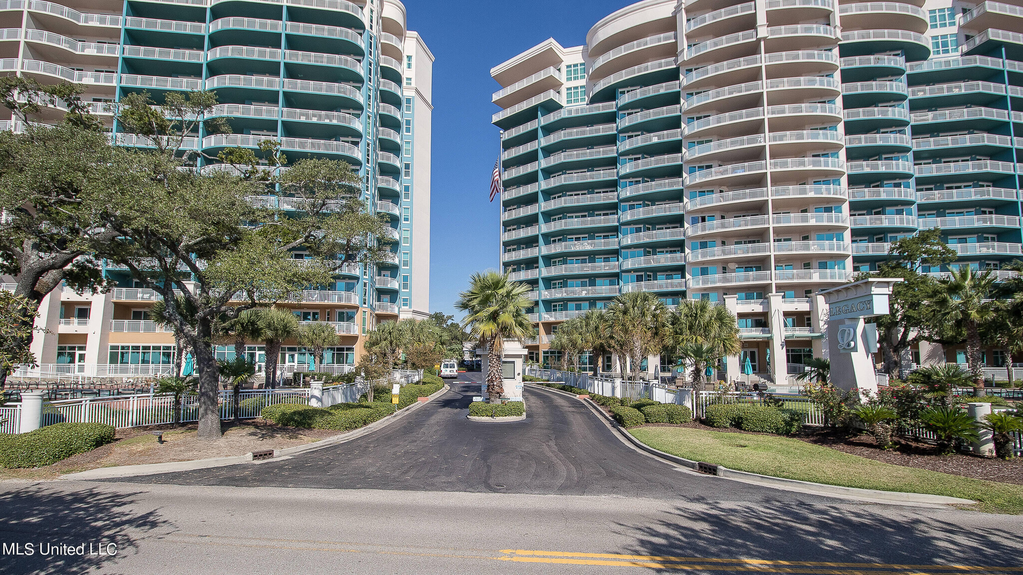 2228-2230 Beach Dr, Gulfport, MS for lease Primary Photo- Image 1 of 11