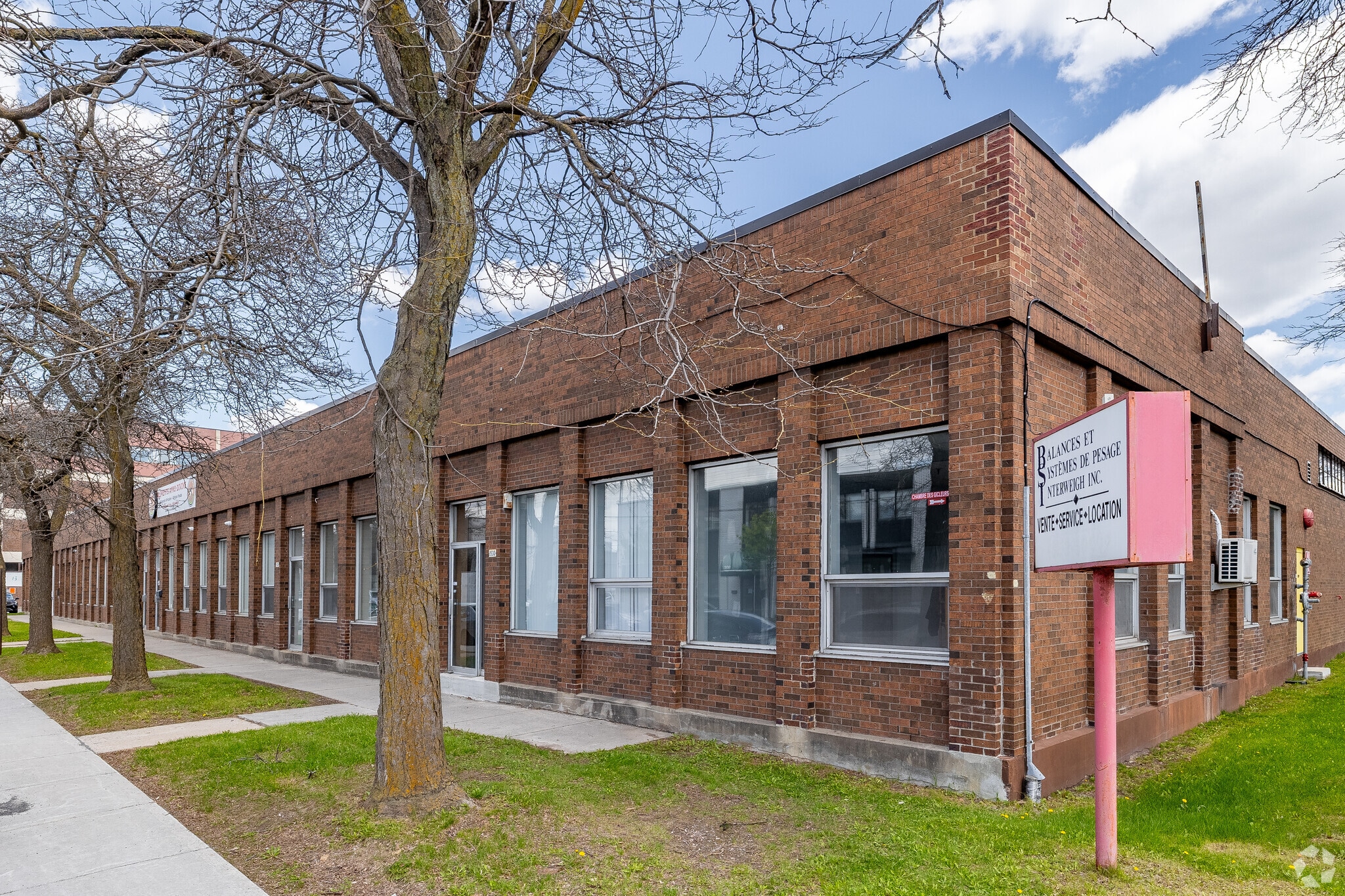 1450-1530 Rue Mazurette, Montréal, QC for lease Primary Photo- Image 1 of 5