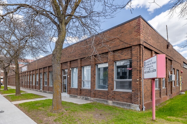 Plus de détails pour 1450-1530 Rue Mazurette, Montréal, QC - Industriel à louer