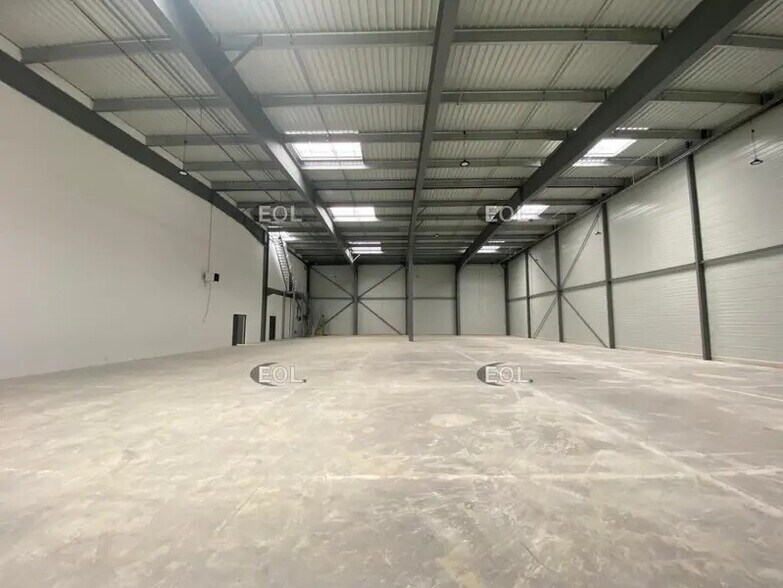 Industrial in Croissy-Beaubourg for sale - Interior Photo - Image 2 of 8