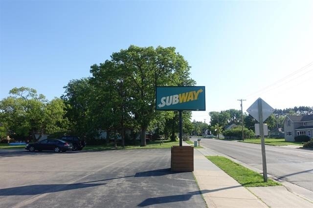 945 Depot St, Manawa, WI à vendre - Photo du bâtiment - Image 2 de 11