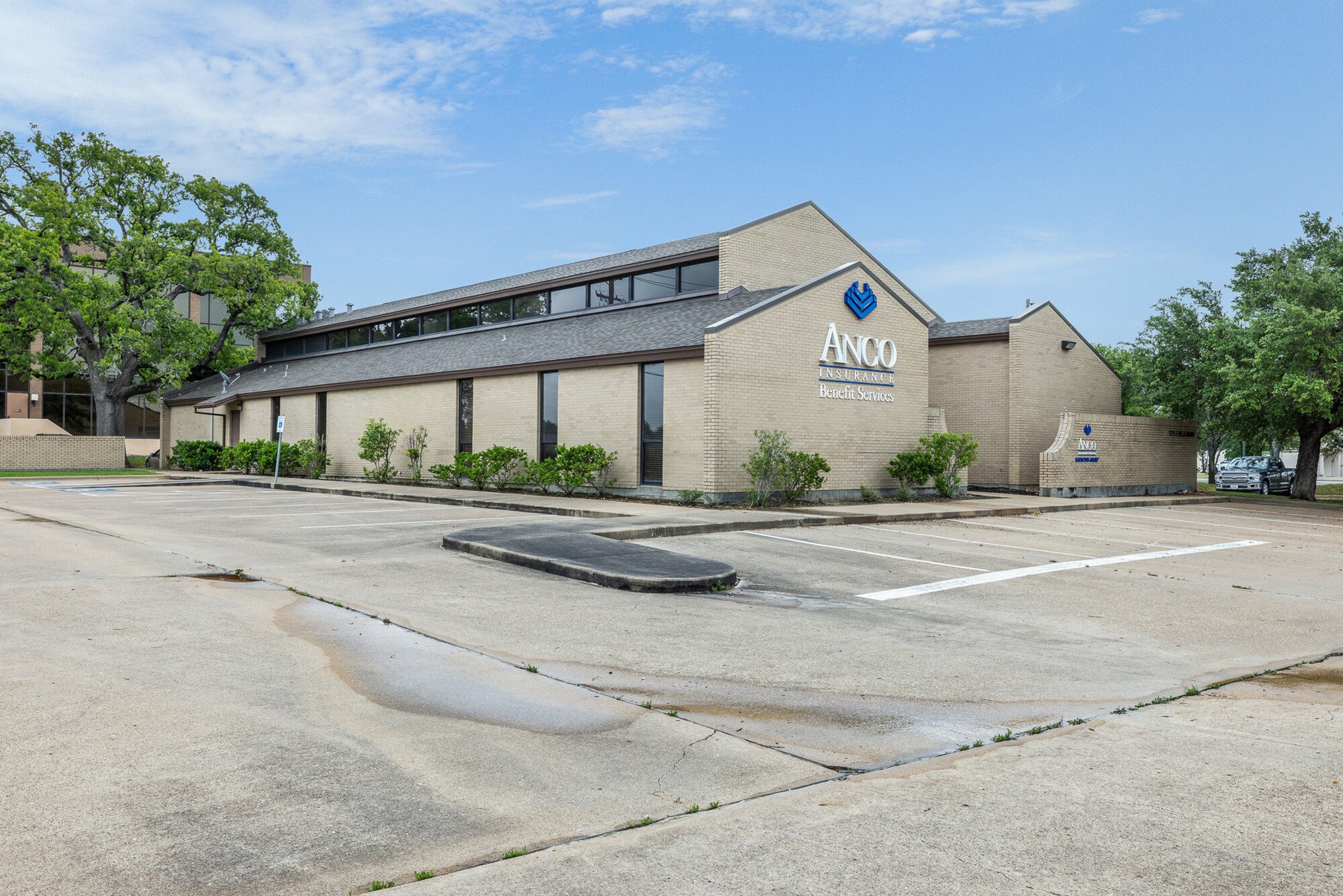 1215 E Villa Maria Rd, Bryan, TX à vendre Photo principale- Image 1 de 12