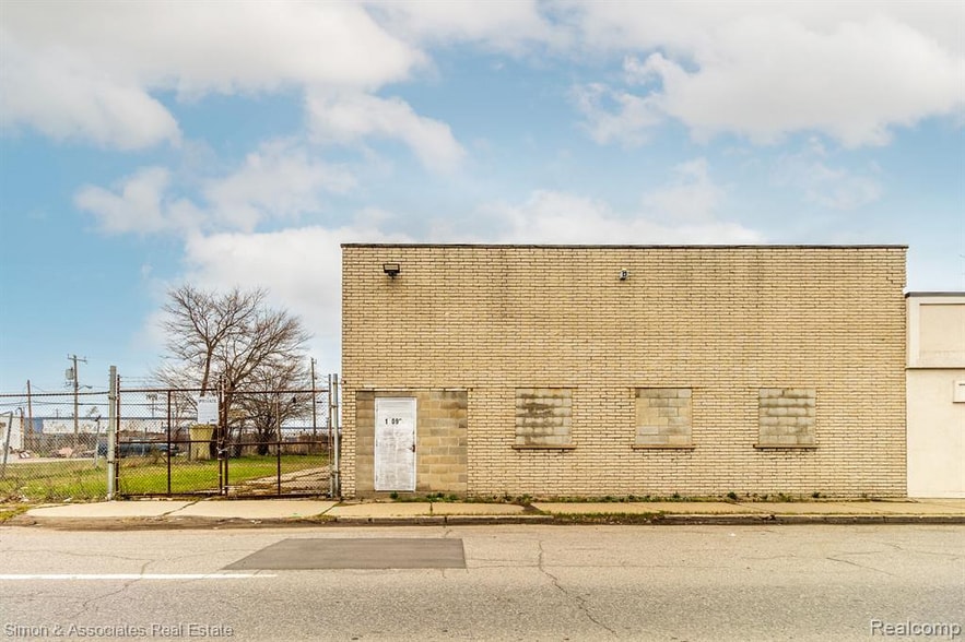 18090 Mount Elliott St, Detroit, MI à vendre - Photo du bâtiment - Image 2 de 18