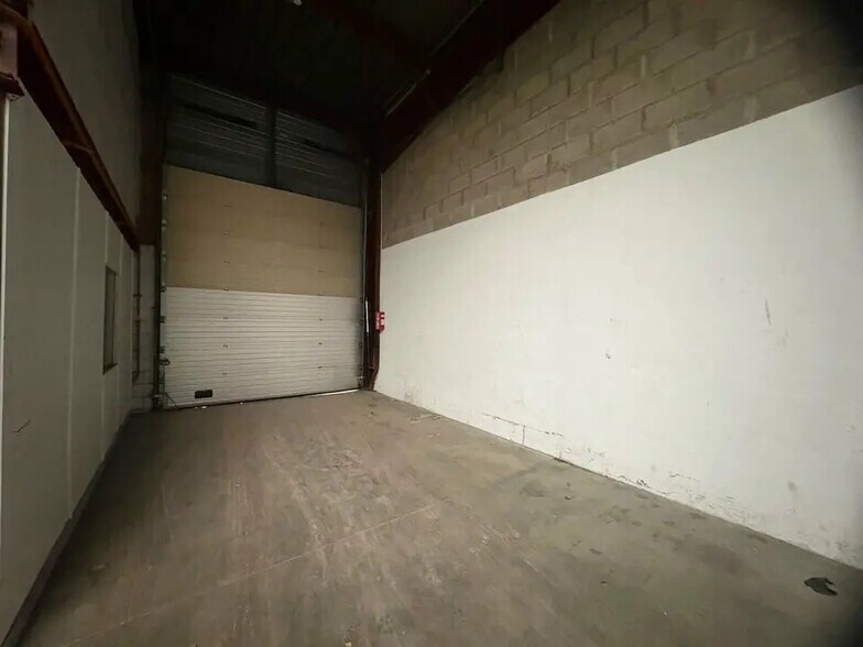 Flex in Collégien for lease - Interior Photo - Image 1 of 5