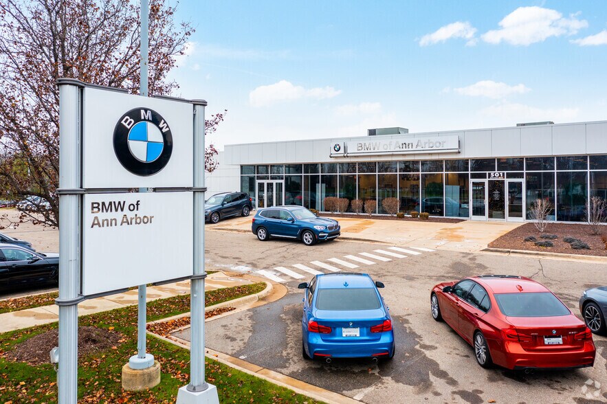 501 Auto Mall Dr, Ann Arbor, MI à vendre - Photo du bâtiment - Image 2 de 6