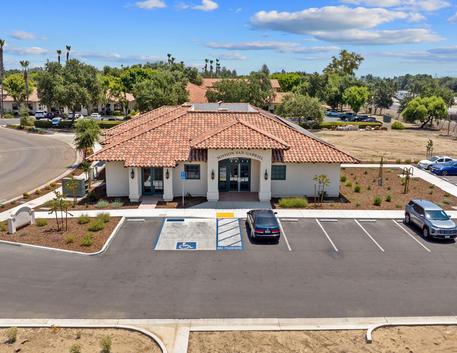 5625 Avenida de Los Robles, Visalia, CA à louer Photo du bâtiment- Image 1 de 7