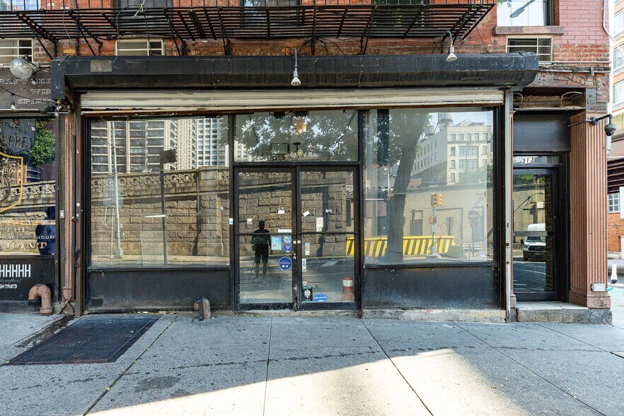 313 E 60th St, New York, NY à louer - Photo du bâtiment - Image 1 de 1