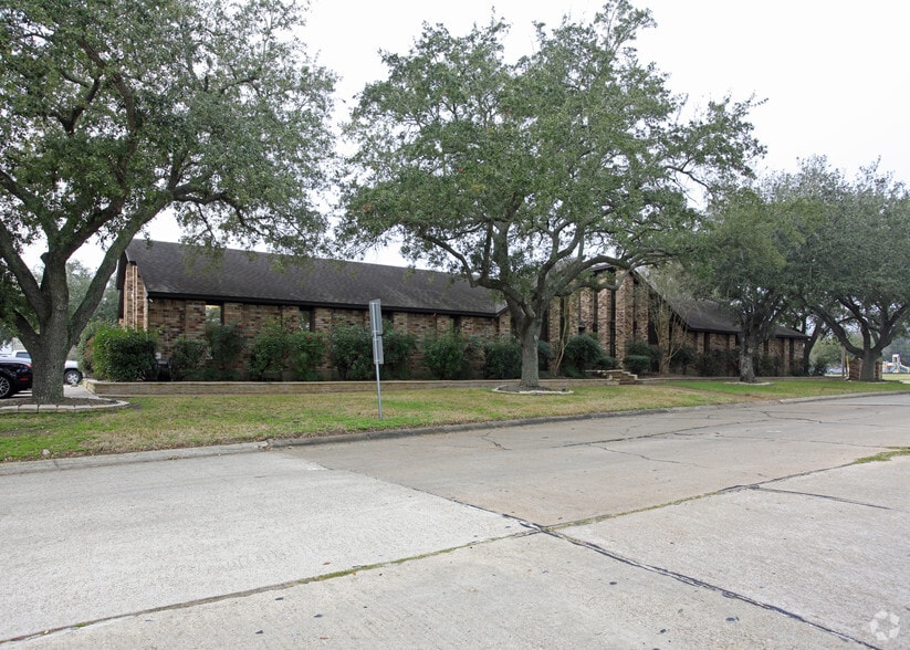 2095 W Main St, League City, TX for lease - Building Photo - Image 3 of 5