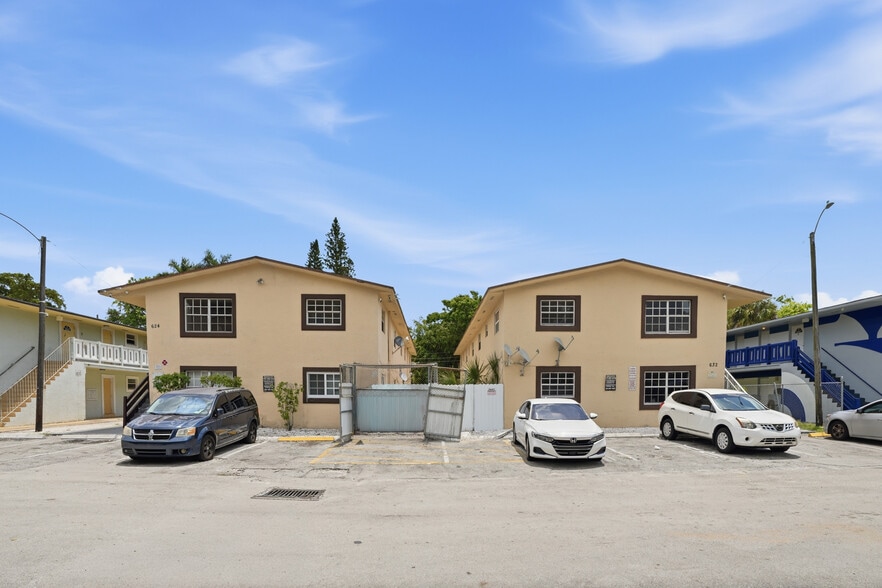 624-632 SW 16th Ave portfolio of 2 properties for sale on LoopNet.ca - Building Photo - Image 2 of 20