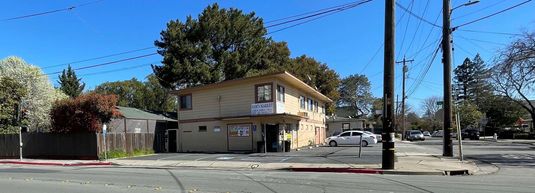 212 S E St, Santa Rosa, CA à vendre Photo du bâtiment- Image 1 de 16