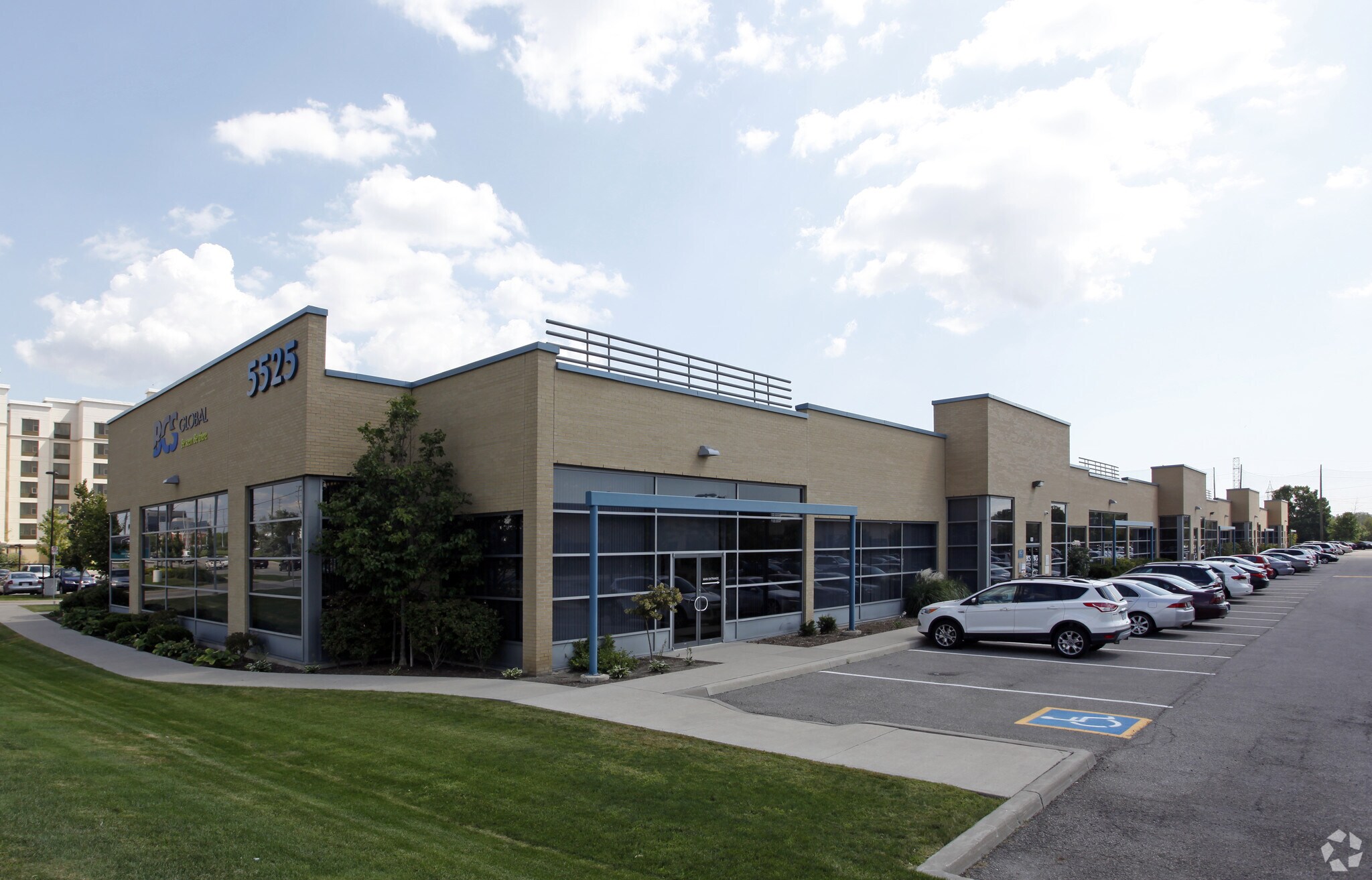 5525 Eglinton Ave W, Toronto, ON à vendre Photo du bâtiment- Image 1 de 1