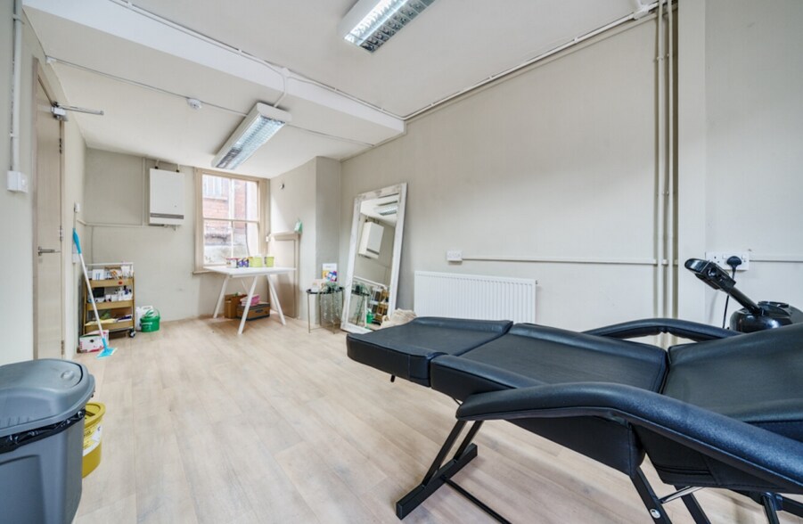 6 Carolgate, Retford for sale - Interior Photo - Image 2 of 11