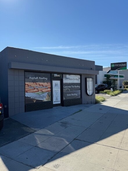 22840 Ventura Blvd, Woodland Hills, CA à louer - Photo du bâtiment - Image 1 de 4