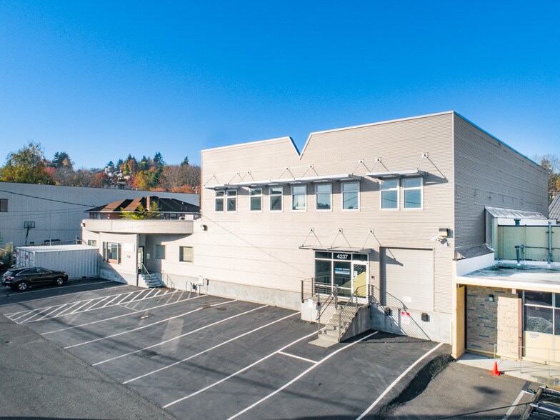 4237 24th Ave W, Seattle, WA for lease - Building Photo - Image 2 of 12