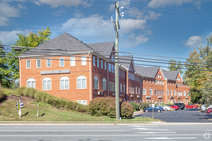 297-299 Herndon Pky, Herndon, VA for sale - Primary Photo - Image 1 of 1