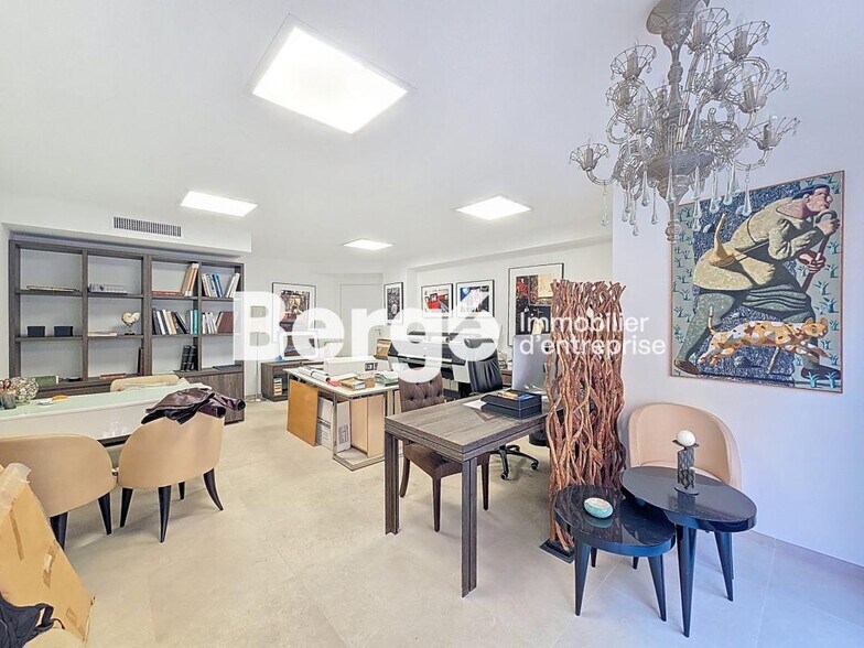 Retail in Cannes for sale - Interior Photo - Image 2 of 6