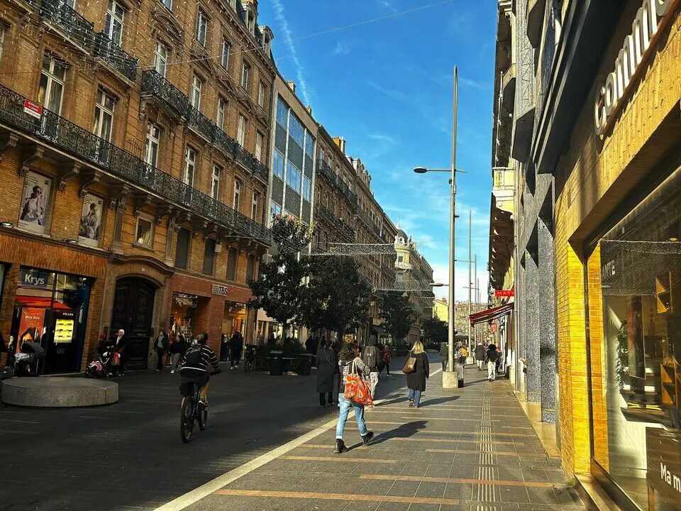 Retail in Toulouse for lease Building Photo- Image 1 of 4