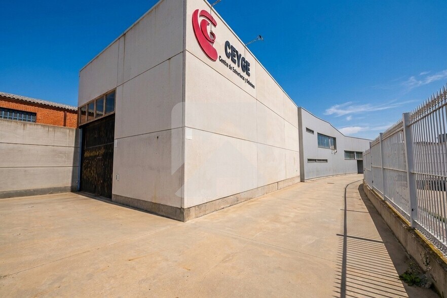 Industrial in Humanes de Madrid, Madrid for sale - Primary Photo - Image 1 of 30