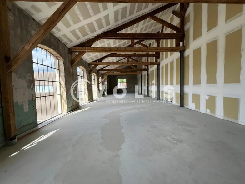 8 Rue De La Pierre Bleue, Chaponost for sale - Interior Photo - Image 3 of 7