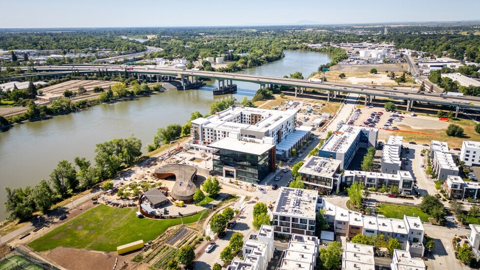 999 Riverfront St, West Sacramento, CA à louer - Photo du bâtiment - Image 2 de 14