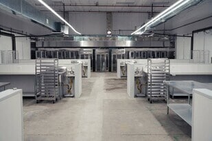 36-06 43rd Ave, Long Island City, NY for lease - Interior Photo - Image 2 of 4