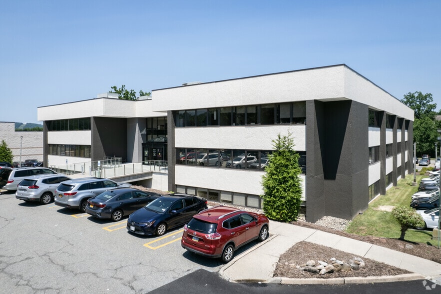 222 Route 59, Airmont, NY for lease - Building Photo - Image 1 of 59