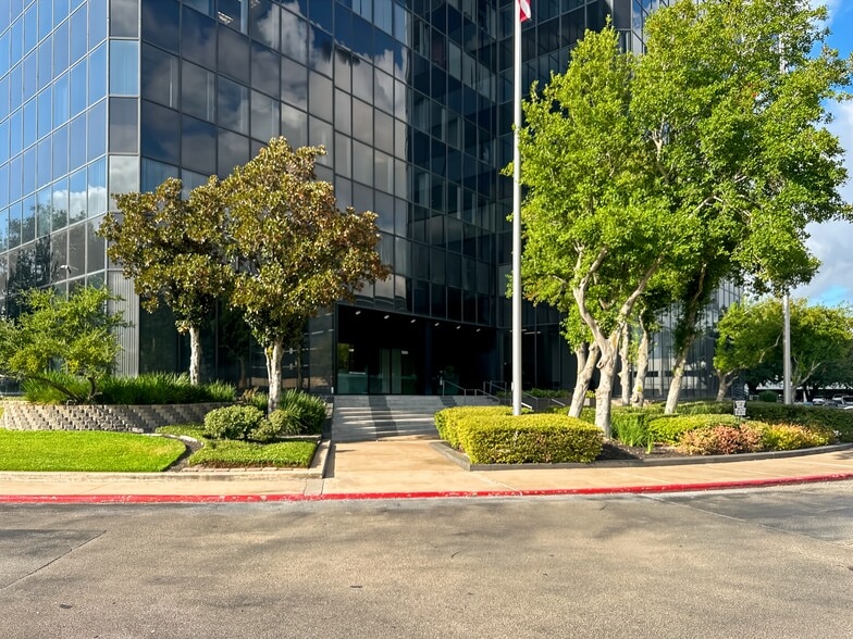 13201 Northwest Fwy, Houston, TX for lease - Building Photo - Image 3 of 14