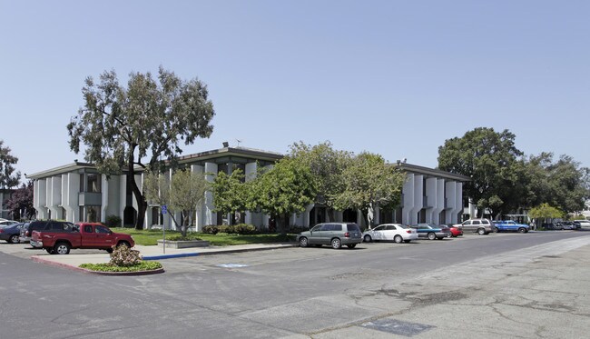 More details for 7700 Edgewater Dr, Oakland, CA - Industrial for Lease