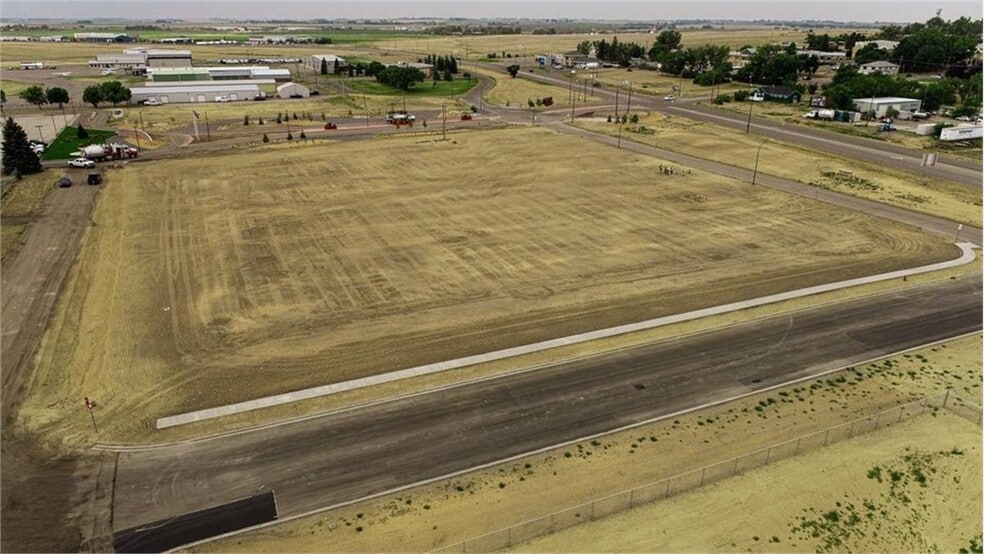1635 Gershaw Drive SW dr, Medicine Hat, AB à vendre - Photo du bâtiment - Image 2 de 5
