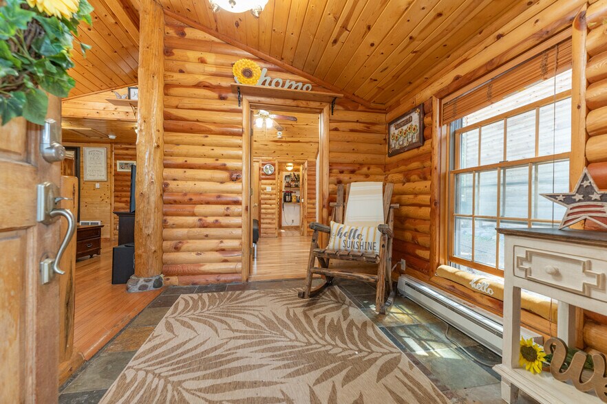 659 US Highway 2 E, Columbia Falls, MT à vendre - Photo du bâtiment - Image 3 de 87