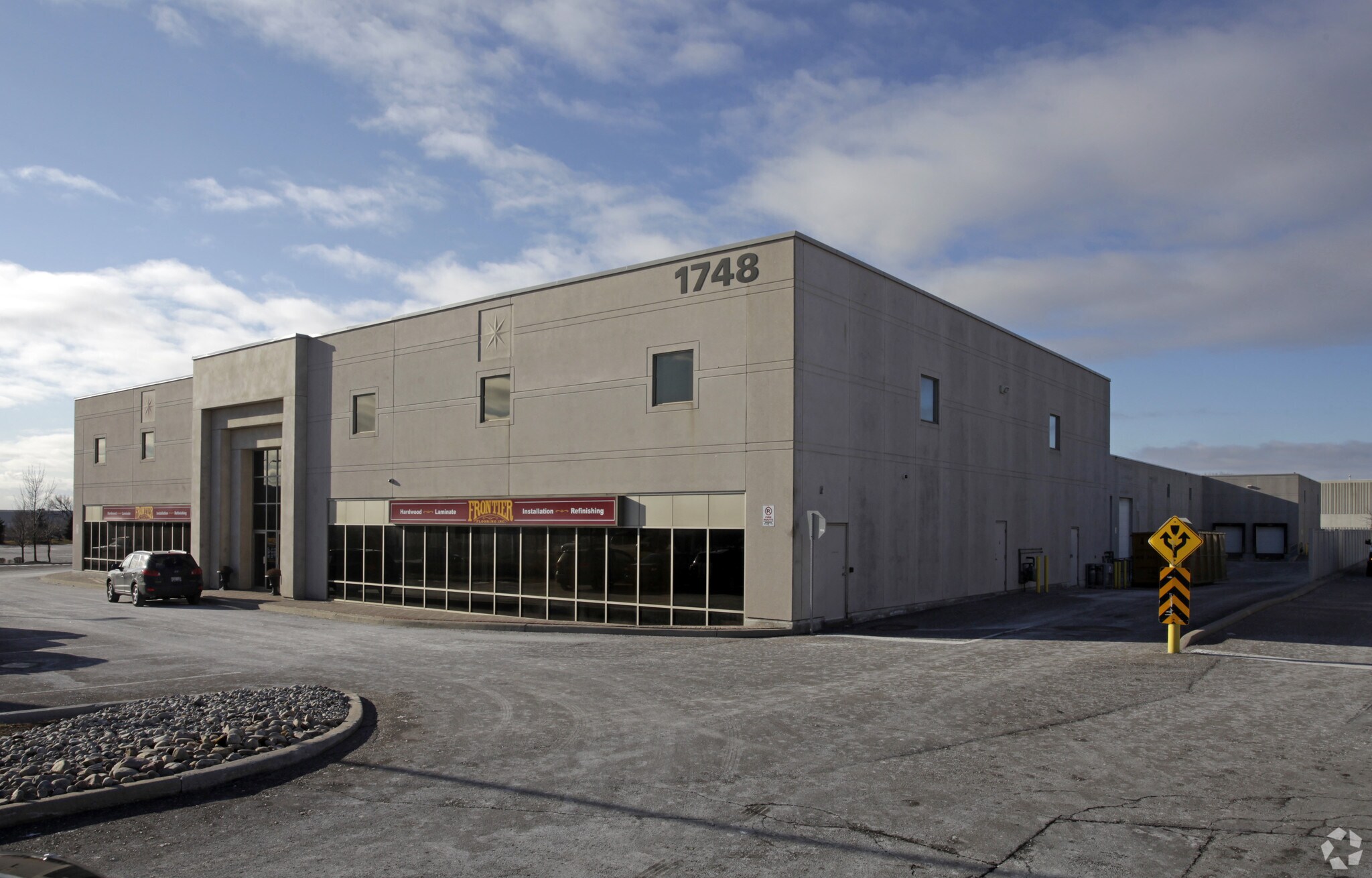 1748 Creditstone Rd, Vaughan, ON à louer Photo principale- Image 1 de 3