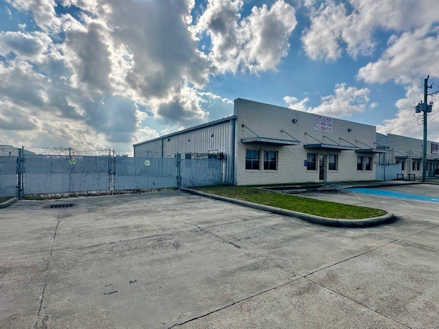 4904 Railroad St, Deer Park, TX for lease - Building Photo - Image 2 of 18