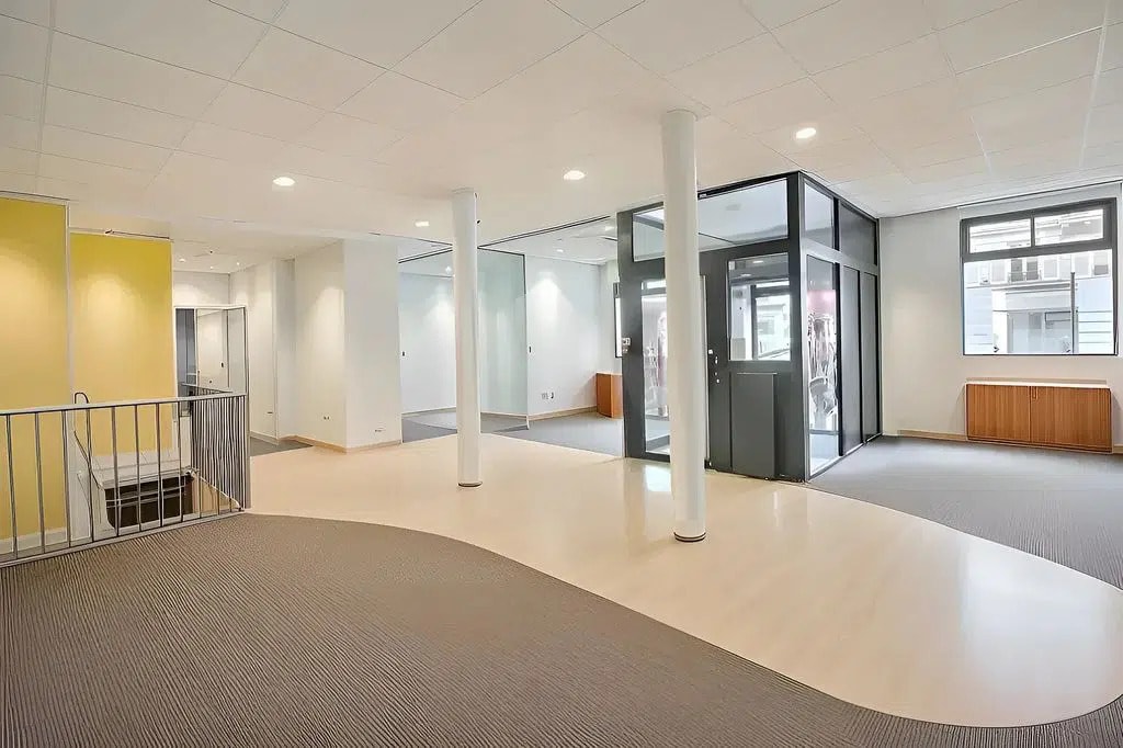 104 Rue D'Amsterdam, Paris for lease Lobby- Image 1 of 7