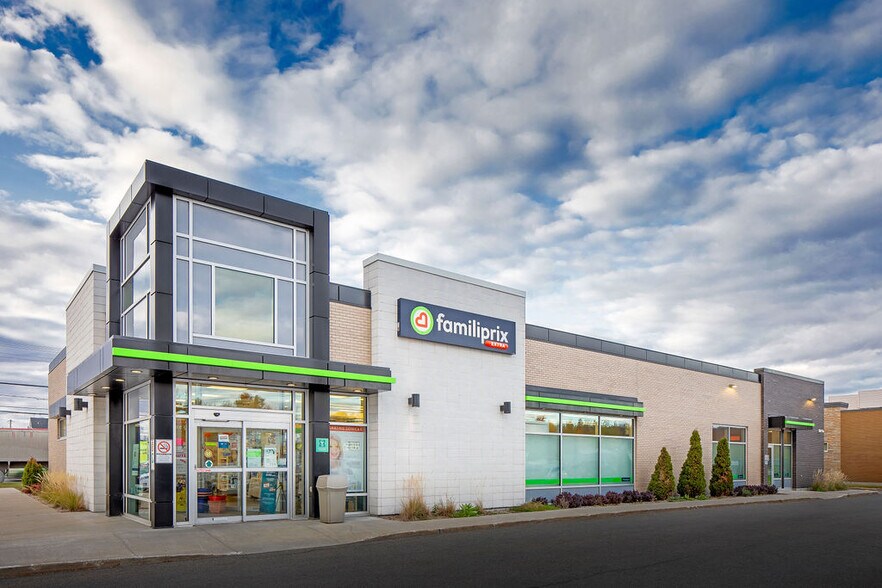 1430 Boul Saint-Antoine, Saint-jerome, QC à louer - Photo du bâtiment - Image 3 de 5
